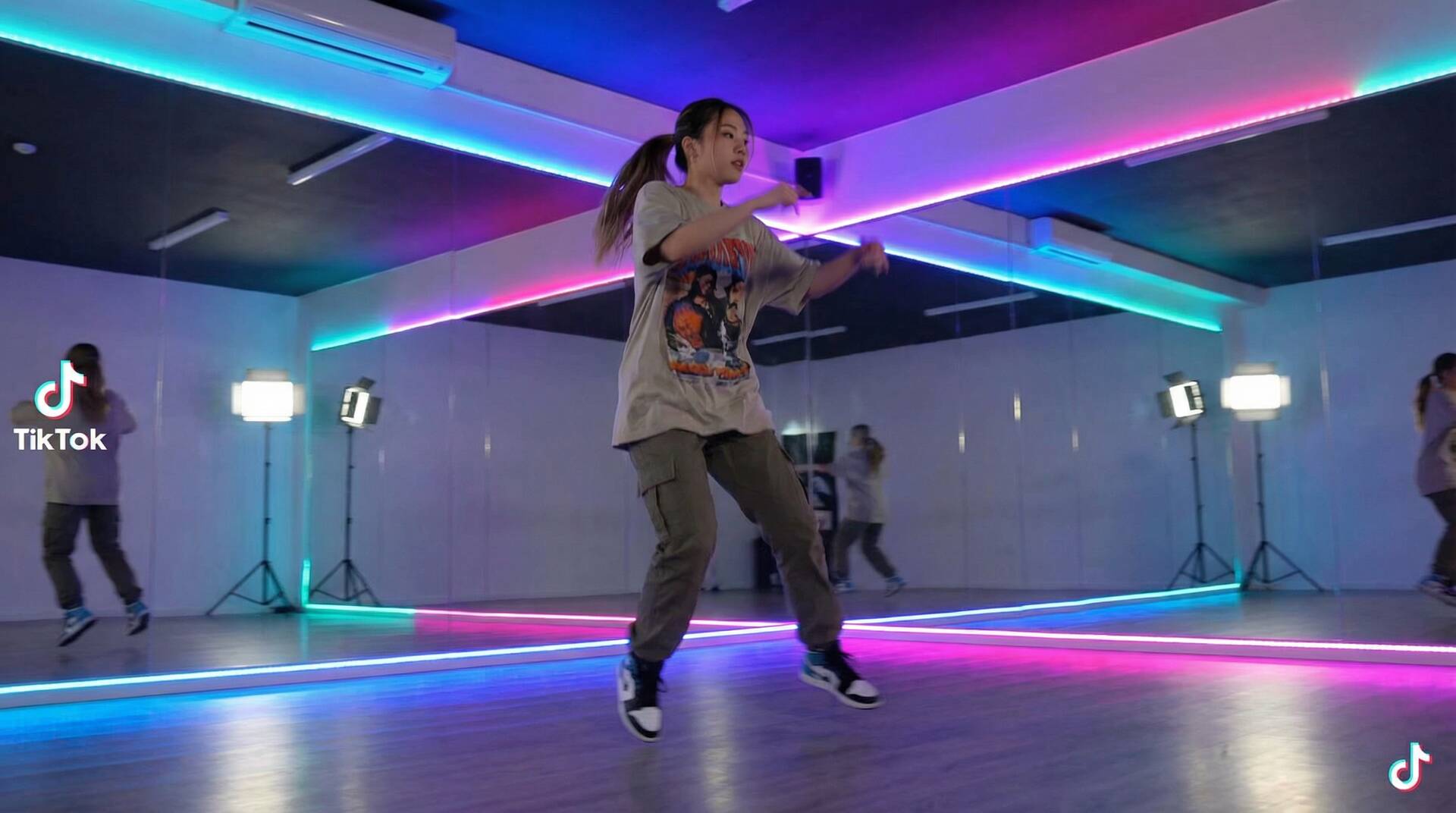 麻豆传媒美少女写真视频